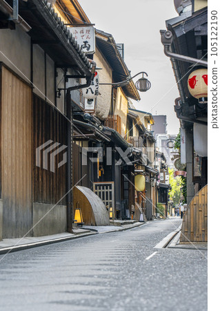 Kyoto's Pontocho where you can feel the atmosphere 105122190
