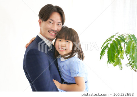 父親帶著小女兒的肖像 105122698