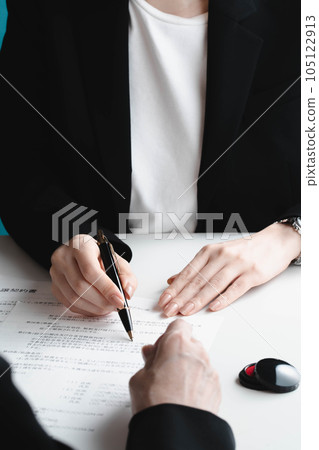 A woman explaining the contract A woman explaining the contract 105122913