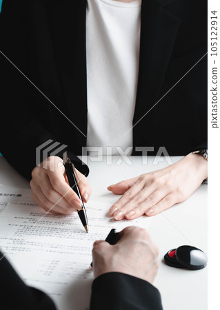 A woman explaining the contract A woman explaining the contract 105122914