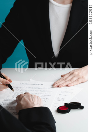 A woman explaining the contract A woman explaining the contract 105122915