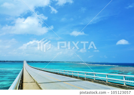 沖繩宮古島來馬大橋和藍天大海 105123057