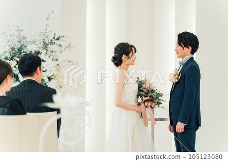 Bride and groom holding a wedding ceremony at a church / chapel (public ceremony) 105123080