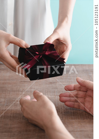 Women's hand to hand gifts Women's hand to hand gifts 105123191