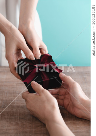 Women's hand to hand gifts Women's hand to hand gifts 105123195