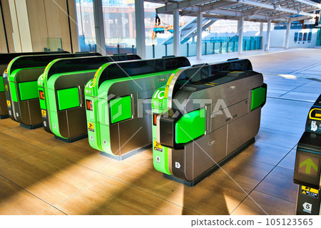 Yamanote Line New Station Takanawa Gateway Station ticket gate and ticket vending machine 105123565