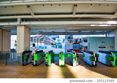 Yamanote Line New Station Takanawa Gateway Station ticket gate and ticket vending machine 105123569