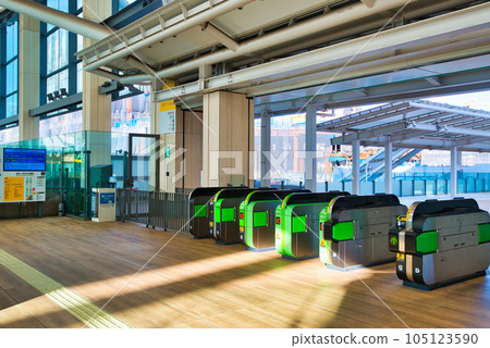 山手線新站高輪出入口站檢票口及自動售票機 山手線新站高輪出入口站檢票口及自動售票機 105123590