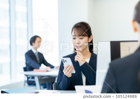 Business woman working in the office Business woman working in the office 105124989