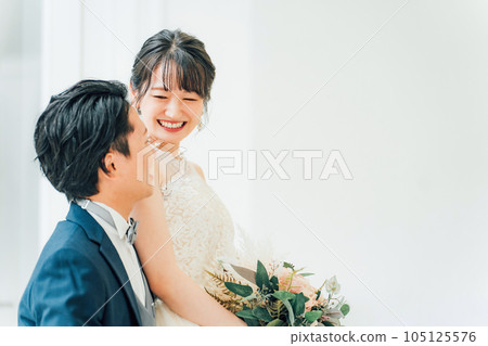 Bride and groom taking pre-photoshoots and photo weddings at the wedding hall (bridal wedding) 105125576