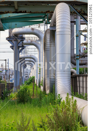 Up and down and left and right curved pipelines in the factory 105125961