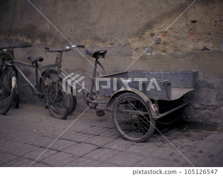 old beijing hutong 105126547