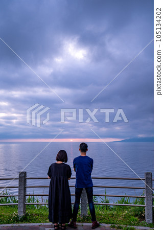 Michi-no-Eki Route 229 Gennadai Sunset Cape Anama Couple 105134202