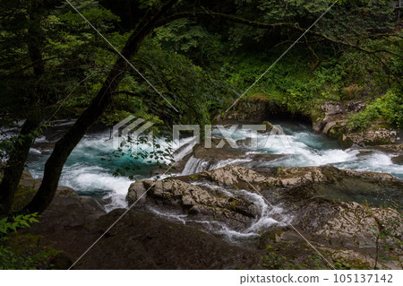 翠綠時的菊池峽美景 翠綠時的菊池峽美景 105137142