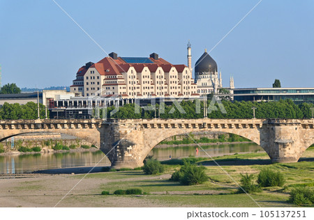 從易北河看德累斯頓/德國 105137251