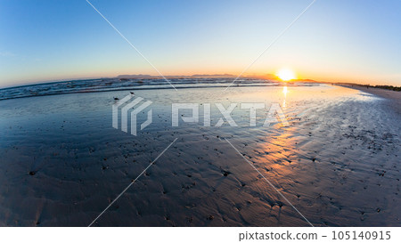 Beach Ocean Sun Down People Silhouette Landscape 105140915