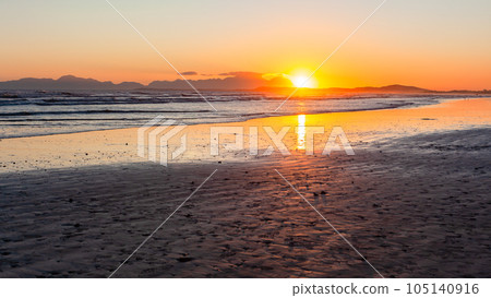 Beach Ocean Sun Down People Silhouette Landscape 105140916