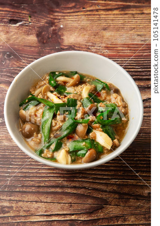 韭菜肉味噌醬蓋飯 韭菜肉味噌醬蓋飯 105141478