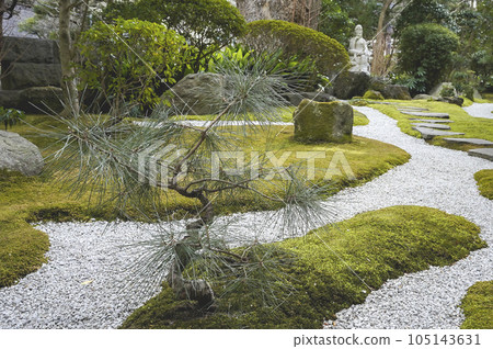 A temple with a Japanese garden 105143631