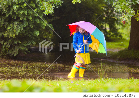 Little girl with umbrella in the rain 105143872