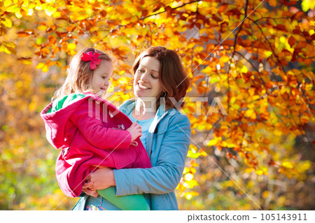 Mother and kid in autumn. Fall outdoor family fun. 105143911