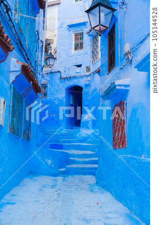 Streets of Chefchaouen 105144528