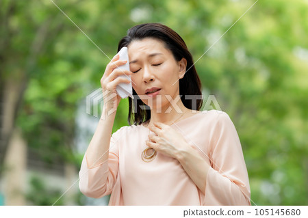 Female menopausal disorder heat stroke poor physical condition Female menopausal disorder heat stroke poor physical condition 105145680