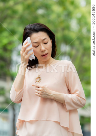 Female menopausal disorder heat stroke poor physical condition 105145686