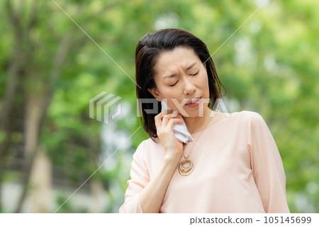 Female menopausal disorder heat stroke poor physical condition 105145699