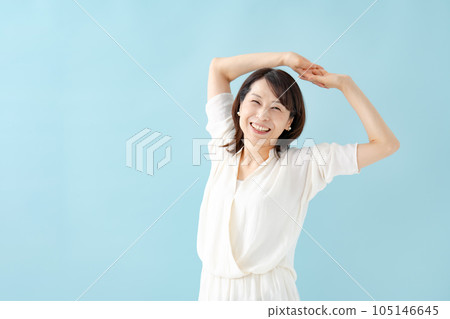 女人伸展美麗 105146645