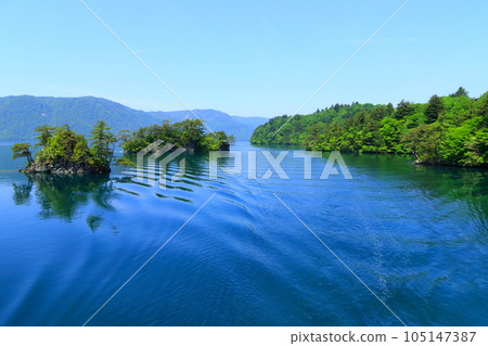 初夏的十和田湖(湖邊遊覽) 初夏的十和田湖(湖邊遊覽) 105147387