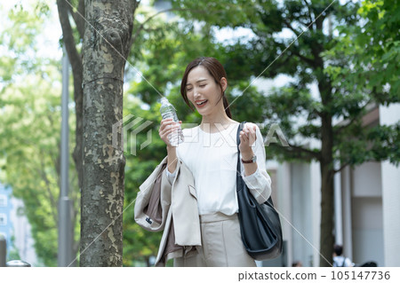 女商人補水 105147736