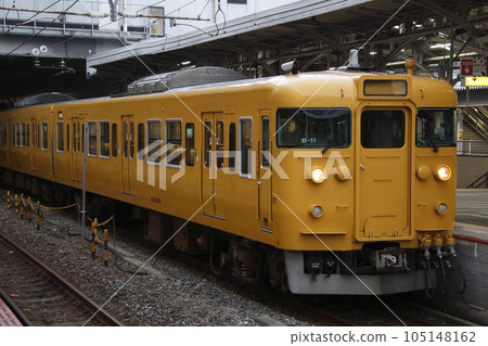 Sanyo Main Line 113 series train (Okayama area) Sanyo Main Line 113 series train (Okayama area) 105148162