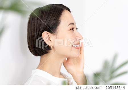 側身美女 105148344