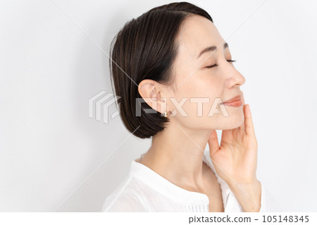 側身美女 105148345