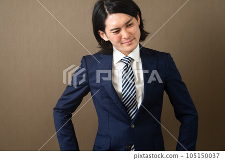 擔心的年輕商人 105150037