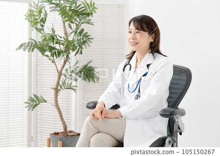 穿白大褂的女人醫療 105150267