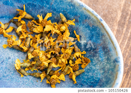 幹小野菊。花茶有可愛的黃色花朵。 105150426