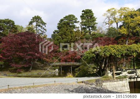 京都仙洞皇居紅葉橋的秋葉 京都仙洞皇居紅葉橋的秋葉 105150680