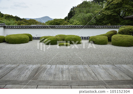 Shodenzenji Temple with Kodawatari Garden with lions and Mt. Hiei seen from Hojo Shodenzenji Temple with Kodawatari Garden with lions and Mt. Hiei seen from Hojo 105152304