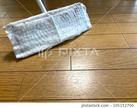 使用後拉動地板片材 105152700