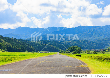 Country Road in Summer: Scenery of Iwamura, Ena City, Gifu Prefecture 105152727
