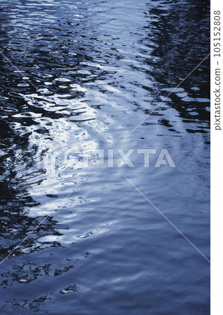 水面反射出的漣漪、光影 水面反射出的漣漪、光影 105152808
