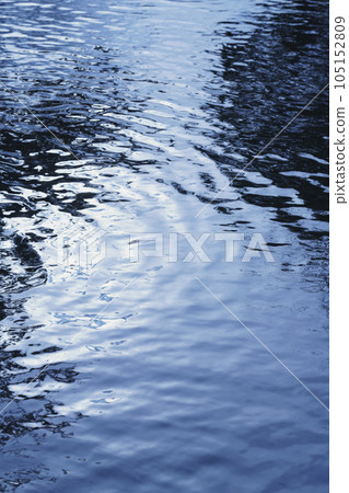 水面反射出的漣漪、光影 水面反射出的漣漪、光影 105152809