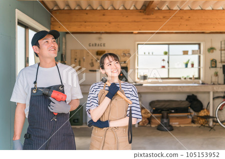 Men and women who DIY and renovate the garage 105153952