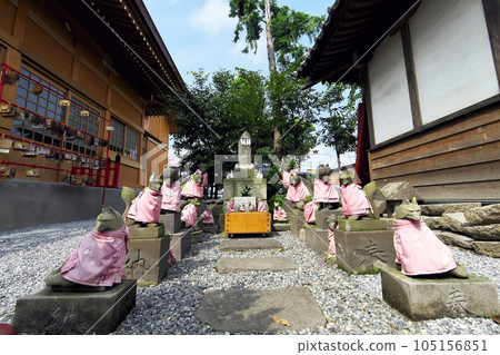 Kitsunezuka at Kikuinari Shrine, Shinmachi, Takasaki City Kitsunezuka at Kikuinari Shrine, Shinmachi, Takasaki City 105156851