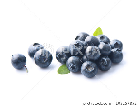 Blueberries fruits on white backgrounds Blueberries fruits on white backgrounds 105157852