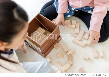 孩子們的手搭積木 孩子們的手搭積木 105158157