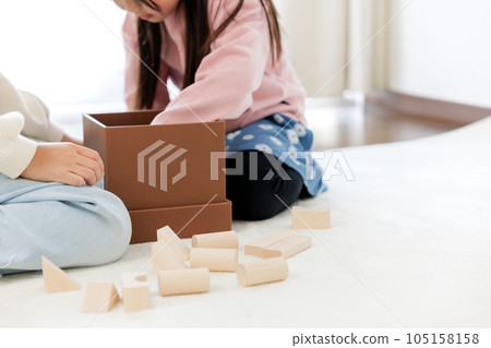 孩子們的手搭積木 105158158