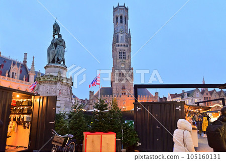 'Golden Spur War' statue and bell tower at Bruges Markt 105160131